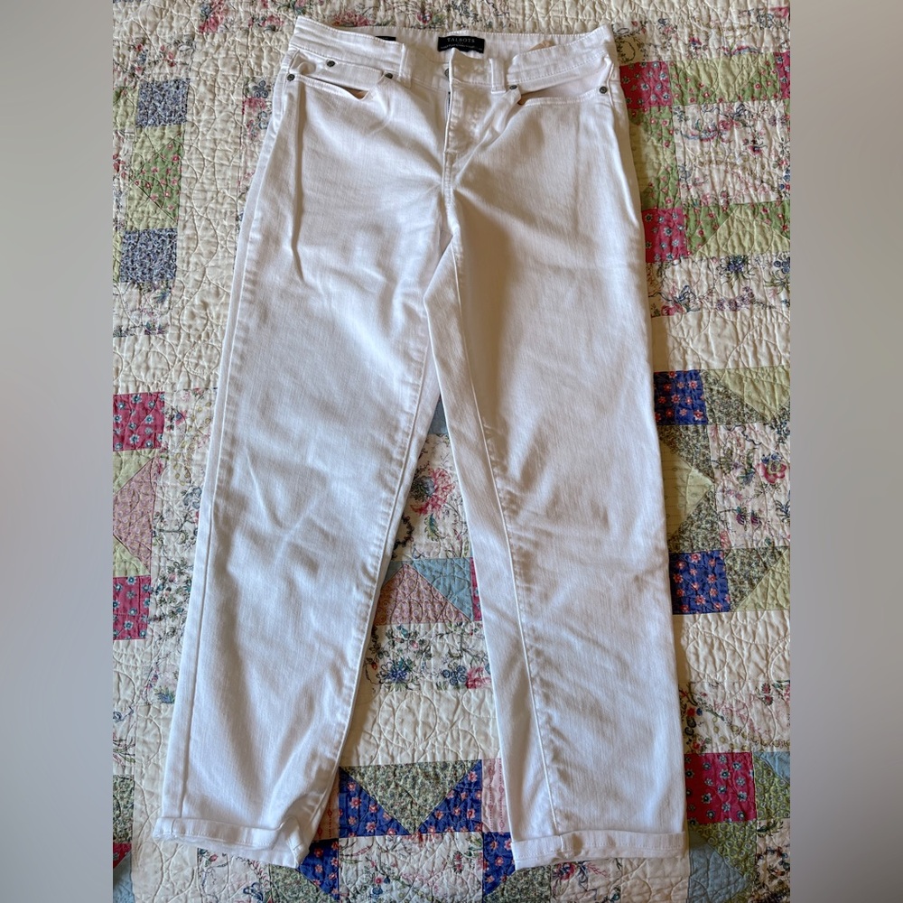 White boyfriend jeans